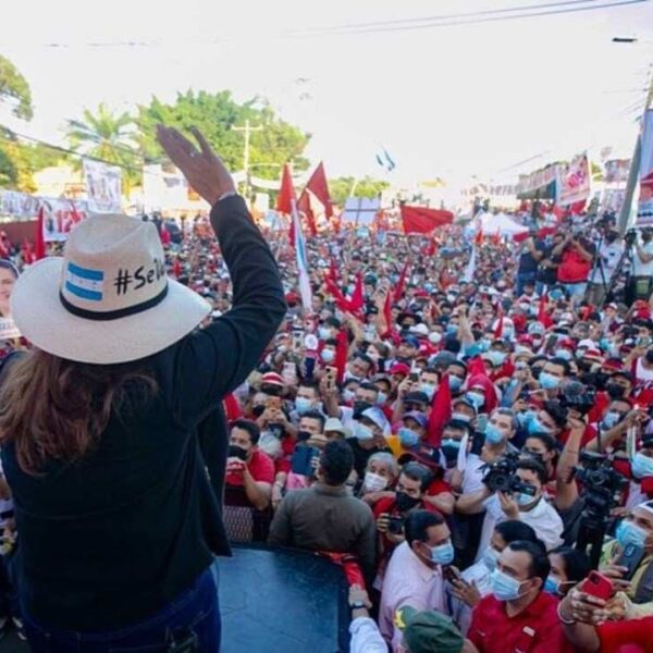 Solo con el pueblo en la calle se puede derrotar el golpe - Foto: Reproducción