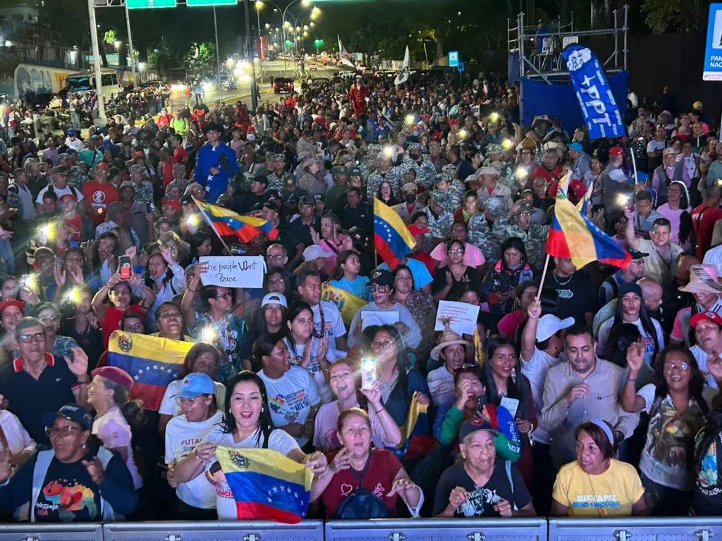 Venezuelanos vão às ruas de Caracas contra pirataria imperialista