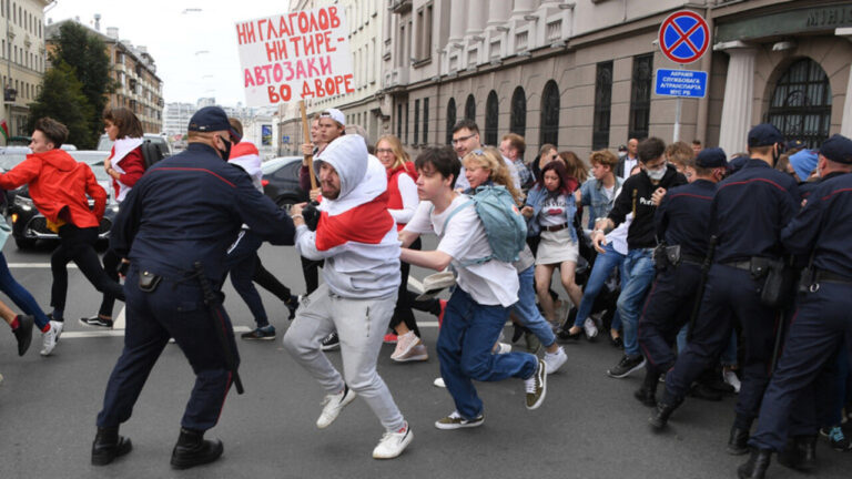 Serviço secreto russo denuncia revolução colorida na Bielorrússia