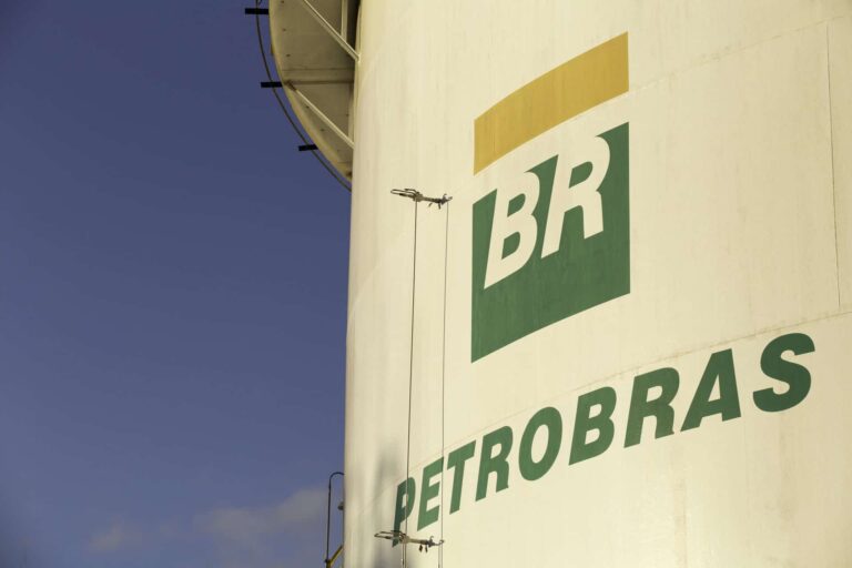 Petroleiros fazem campanha para Lula enviar petróleo a Cuba